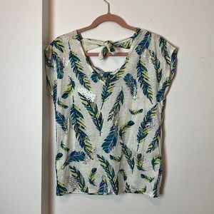 Beautiful summer top with leaf design and knots in the back